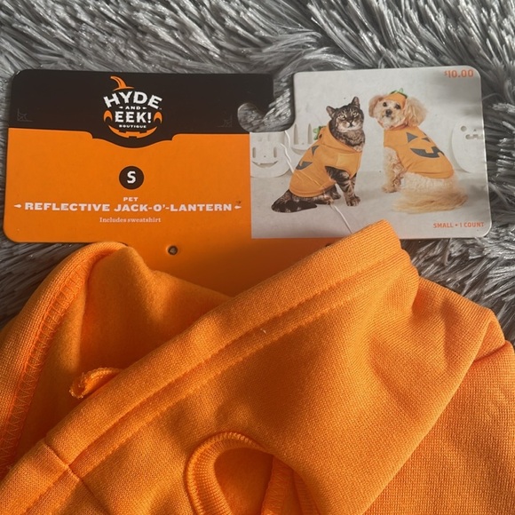 Hyde and Eek! Reflective Jack-O-Lantern Pet Hoodie - Picture 7 of 11